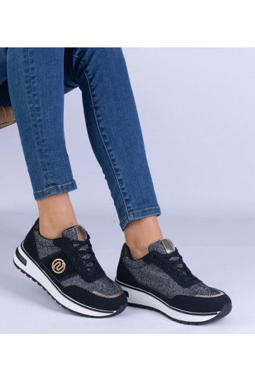 Sorte skinnende sneakers...