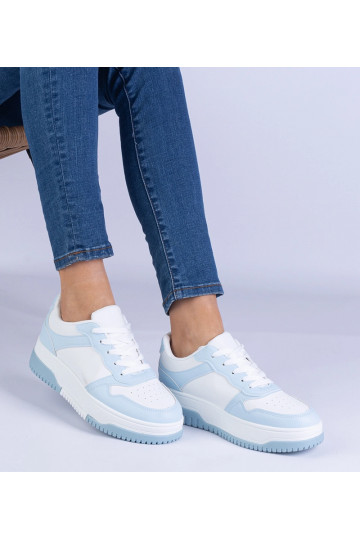 Blå sneakers med tyk sål...