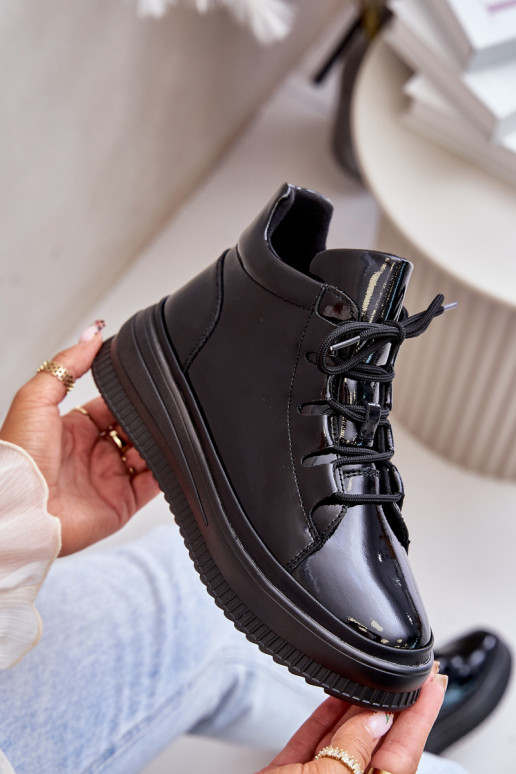 Sportieve schoenen met lak-effect en... Sportieve schoenen met lak-effect en...