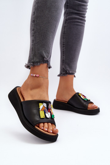 Pantoufles en cuir Féminin avec des ornements couleur noire Asames