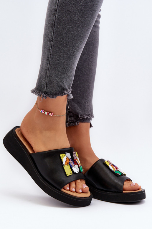 Pantoufles en cuir Féminin avec des ornements couleur noire Asames Pantoufles en cuir Féminin avec des ornements couleur noire Asames