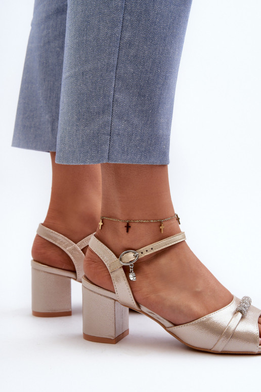 Damen Sandalen aus Kunstleder mit... Damen Sandalen aus Kunstleder mit...