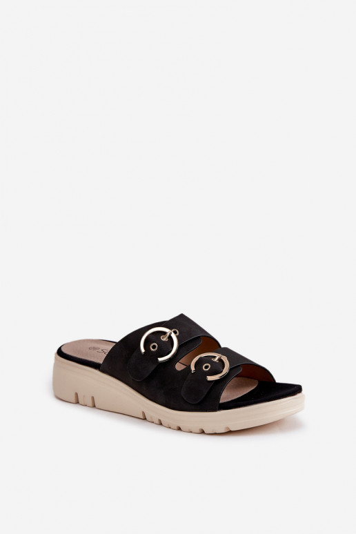 Pantoufles pour femmes Sur un coin avec boucles couleur noire Hellexia  Pantoufles pour femmes Sur un coin avec boucles couleur noire Hellexia