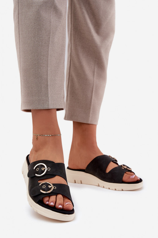 Pantoufles pour femmes Sur un coin avec boucles couleur noire Hellexia  Pantoufles pour femmes Sur un coin avec boucles couleur noire Hellexia