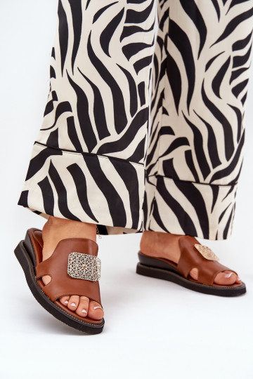 Vrouwen slippers Op een wedge Eko Oda met ornamenten bruine kleur Sarela 2