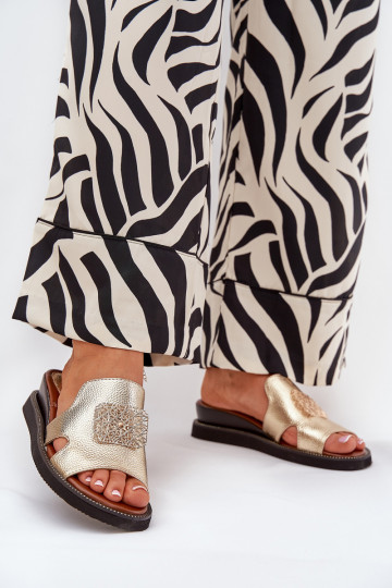 Damespantoffels Op de INig Eko Leer met ornamenten gouden kleur Sarela