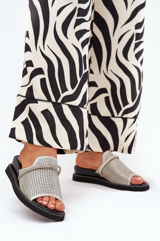 Damenhausschuhe Auf einem Keil Mit Zierband Silberfarbe TeriZues Damenhausschuhe Auf einem Keil Mit Zierband Silberfarbe TeriZues