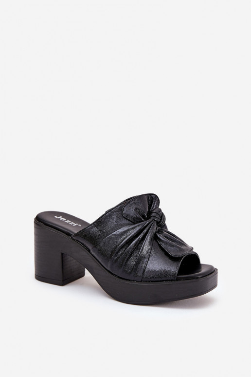 Pantoufles pour femmes avec des talons en cuir écologique couleur noire Kikilla Pantoufles pour femmes avec des talons en cuir écologique couleur noire Kikilla