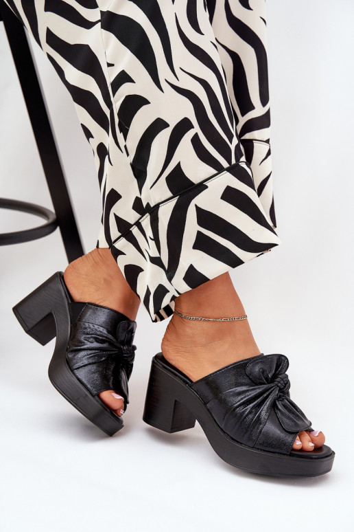 Pantoufles pour femmes avec des talons en cuir écologique couleur noire Kikilla Pantoufles pour femmes avec des talons en cuir écologique couleur noire Kikilla