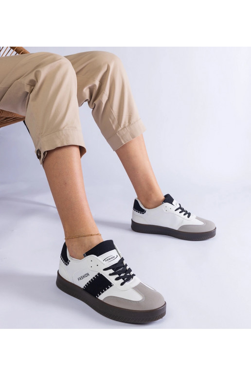 Baskets blanches sur plateforme avec...