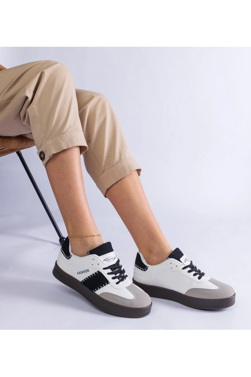 Baskets blanches sur plateforme avec...