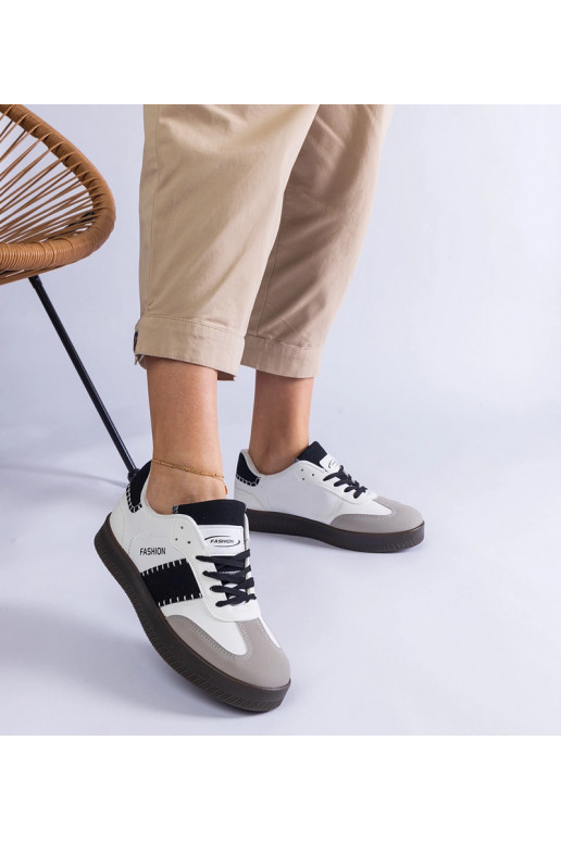 Baskets blanches sur plateforme avec...