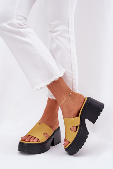 Geel dames slippers met platform I Tai turisyvi Obcasie Rizana