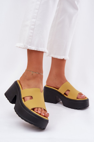 Chaussons pour femmes avec plateforme et ornements jaunes Rizana 2