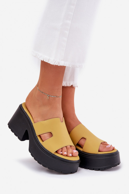 Pantoufles pour femmes avec une plateforme I Il fautssif Obcasie couleur jaune Rizana Pantoufles pour femmes avec une plateforme I Il fautssif Obcasie couleur jaune Rizana