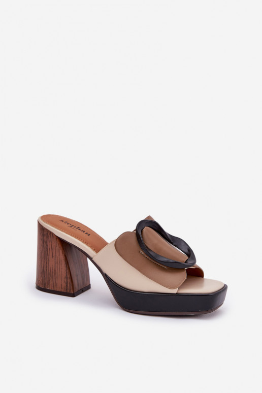 Pantoufles pour femmes Activé SłupkoÀym Obcasie avec boucles beige Amuria