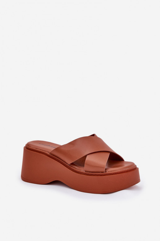 Pantoufles pour femmes avec une plateforme I Koturnie marron Nelithraea Pantoufles pour femmes avec une plateforme I Koturnie marron Nelithraea