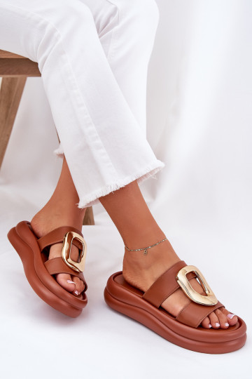 Pantoufles pour femmes avec une plateforme Ze couleur doréem Detalem marron Ularinea
