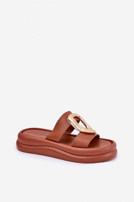 Damenhausschuhe mit einer Plattform Ze goldene Farbem Detalem braune Farbe Ularinea