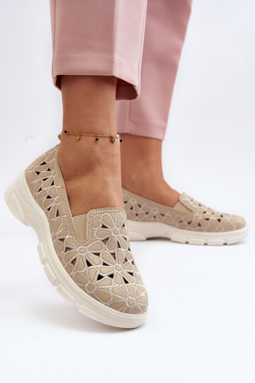 mit durchbrochenen Elementen Schuhe Feminin Beige Emilei