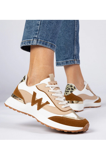 Baskets blanches et brunes...