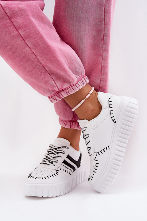 Chaussures modèle baskets Féminin avec une plateforme Blanc-couleur noire Ofenale