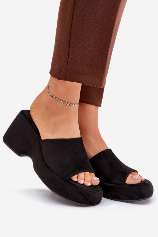 Eko Chaussons femme en daim avec une plateforme I Koturnie couleur noire Afisal