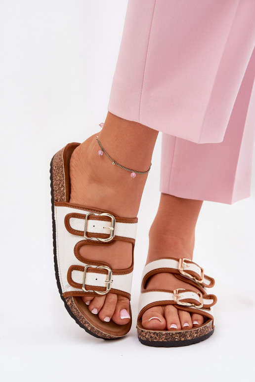 Pantoufles pour femmes avec une plateforme avec boucles couleur blanche Osoffe  Pantoufles pour femmes avec une plateforme avec boucles couleur blanche Osoffe