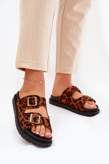 Pantoufles pour femmes avec des motifs en fourrure de léopard avec une plateforme avec boucles marron Simbes