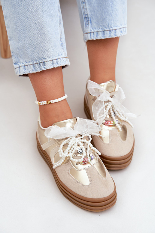 Chaussures modèle baskets Féminin avec une plateforme avec de beaux détails beige-couleur dorée Vinness Chaussures modèle baskets Féminin avec une plateforme avec de beaux détails beige-couleur dorée Vinness