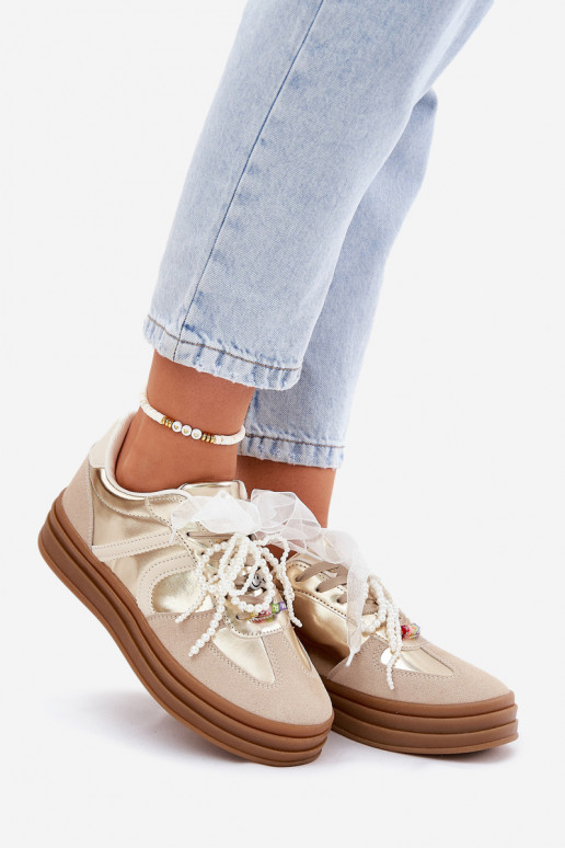 Chaussures modèle baskets Féminin avec une plateforme avec de beaux détails beige-couleur dorée Vinness Chaussures modèle baskets Féminin avec une plateforme avec de beaux détails beige-couleur dorée Vinness