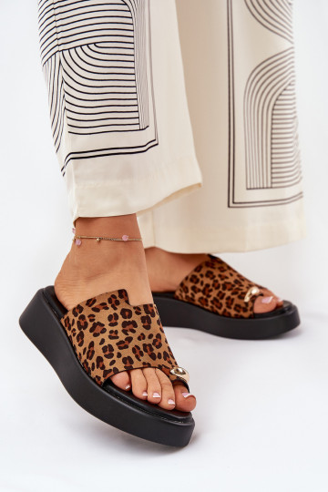 Damespantoffels met platform I Niskim Koturnie Met sierlijk Detalem met luipaardbontpatronen bruine kleur Saqesse