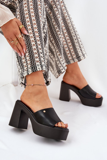 Féminin Chaussons en cuir écologique avec des talons et plateforme couleur noire Tamirella