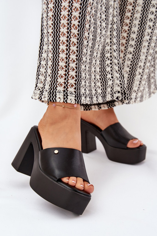 Féminin Chaussons en cuir écologique avec des talons et plateforme couleur noire Tamirella Féminin Chaussons en cuir écologique avec des talons et plateforme couleur noire Tamirella