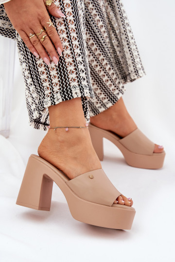 Dames slippers van eco leer met hakken en platform chaki kleur Tamirella