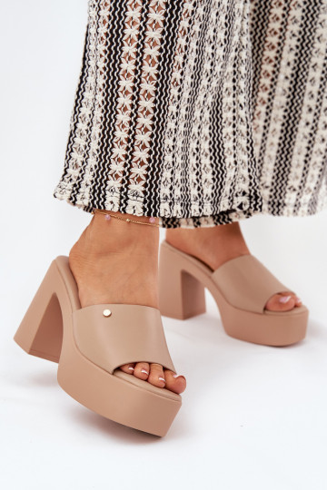 Dames Slippers van ecoleer met hakken en platform kaki kleuren Tamirella 2