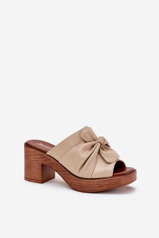 Pantoufles pour femmes avec des talons en cuir écologique beige Kikilla Pantoufles pour femmes avec des talons en cuir écologique beige Kikilla