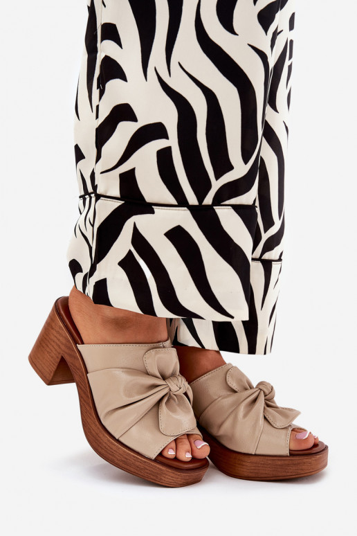 Pantoufles pour femmes avec des talons en cuir écologique beige Kikilla Pantoufles pour femmes avec des talons en cuir écologique beige Kikilla