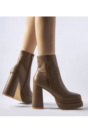 Bottines brunes à talon...
